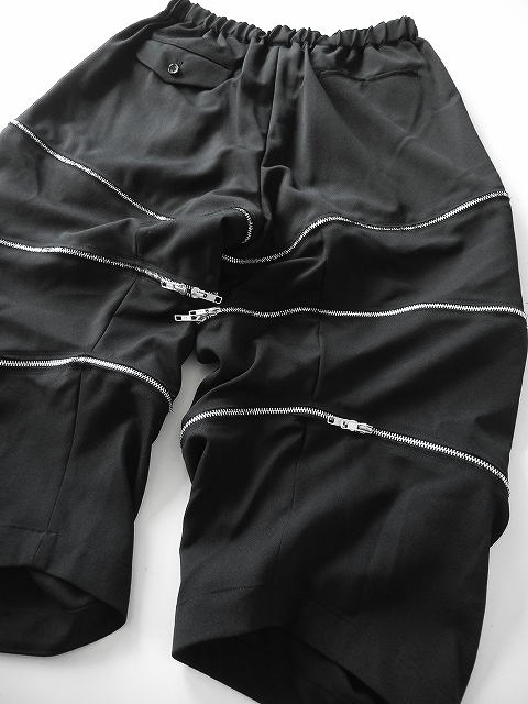 Black Comme des Garcons ショーツ Comme des Garçons Shirt: ブラック サージ ショートパンツ